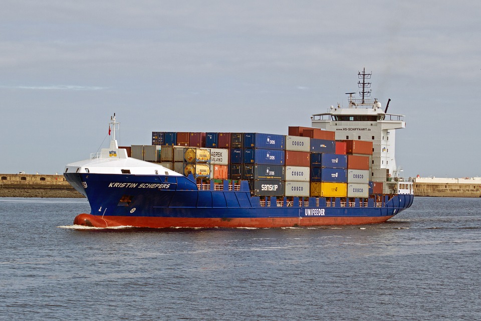 The Difference Between Shipping Line vs Freight Forwarder