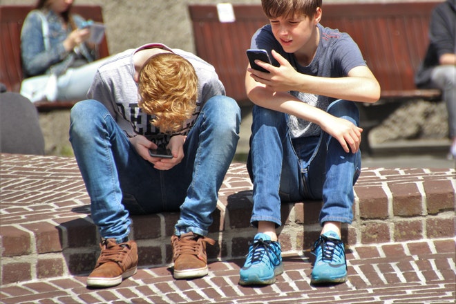 boys cellphones children